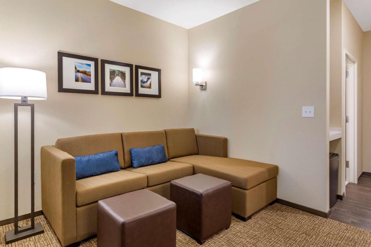 Comfort Suites 纽南 外观 照片