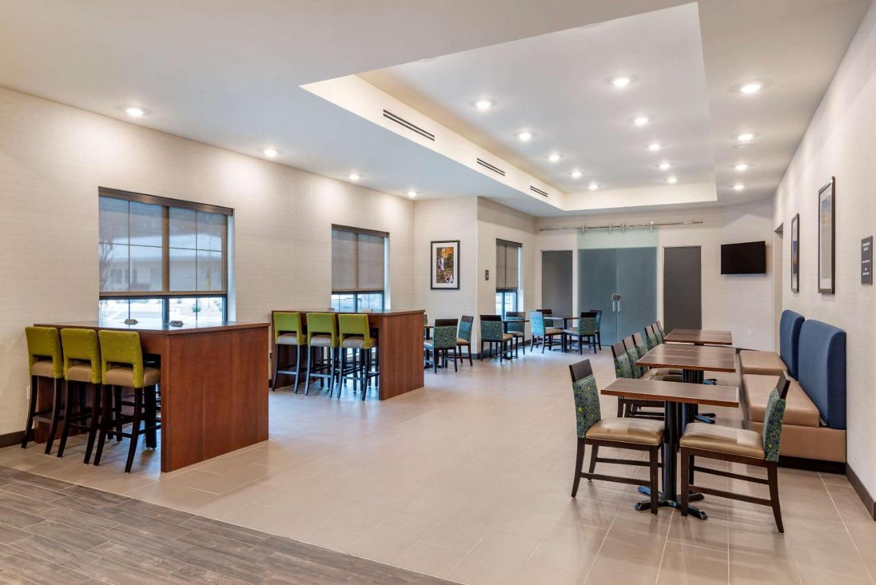 Comfort Suites 纽南 外观 照片