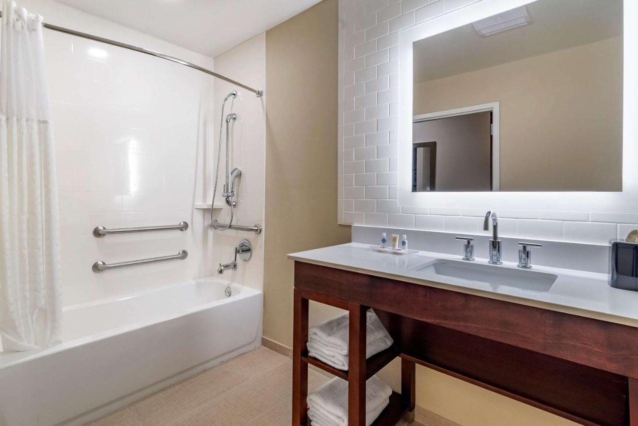 Comfort Suites 纽南 外观 照片